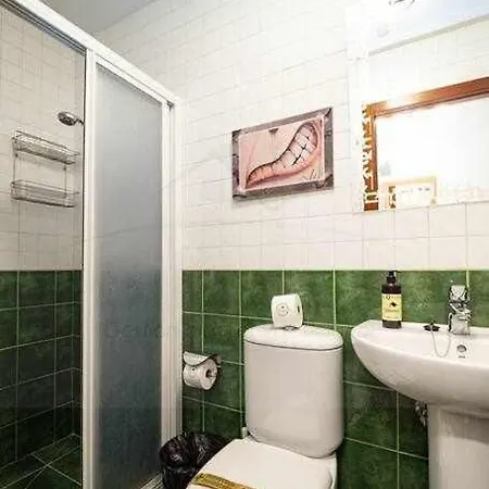 Piles Garden Apartment *